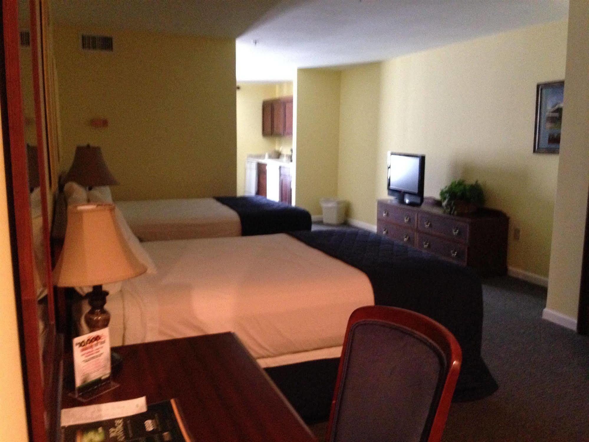 Greenville Inn & Suites Esterno foto